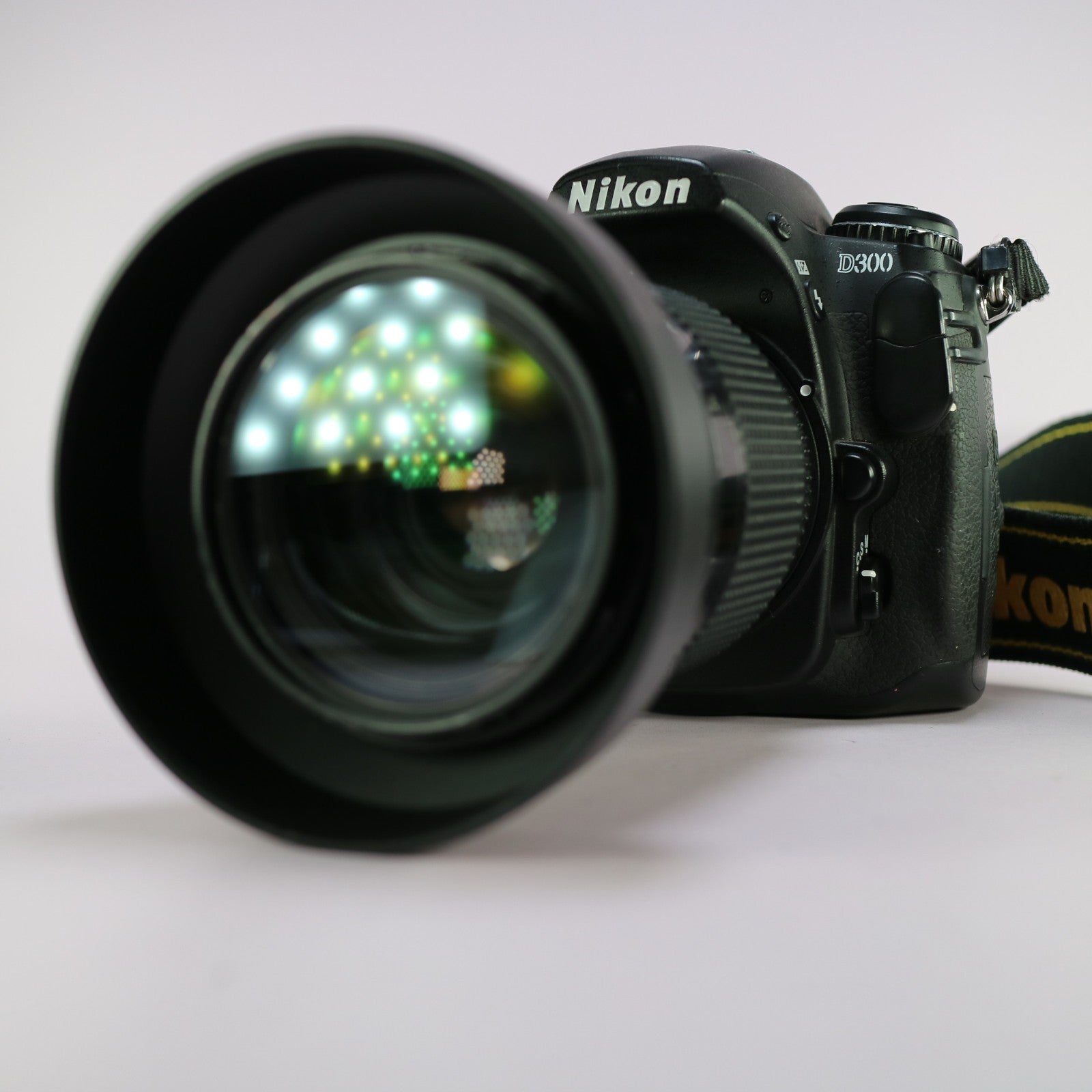 Nikon DSLR D300 12.3MP Black w/ Nikkor 35-70mm f/2.8D Tested 19868 Actuations