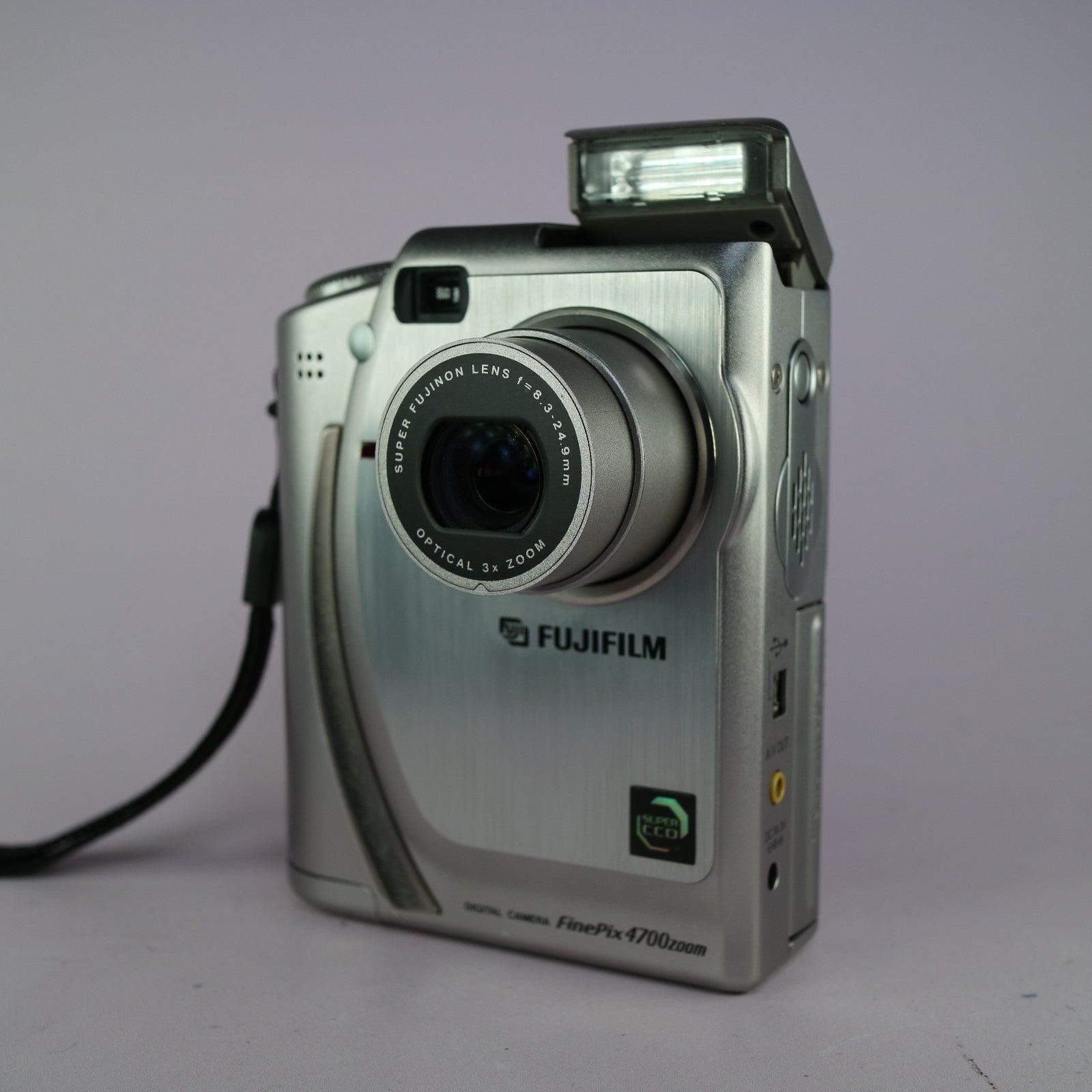 Fujifilm Digital Camera FinePix 4700 Zoom 2.4MP Silver Tested w/ Smartmedia Card