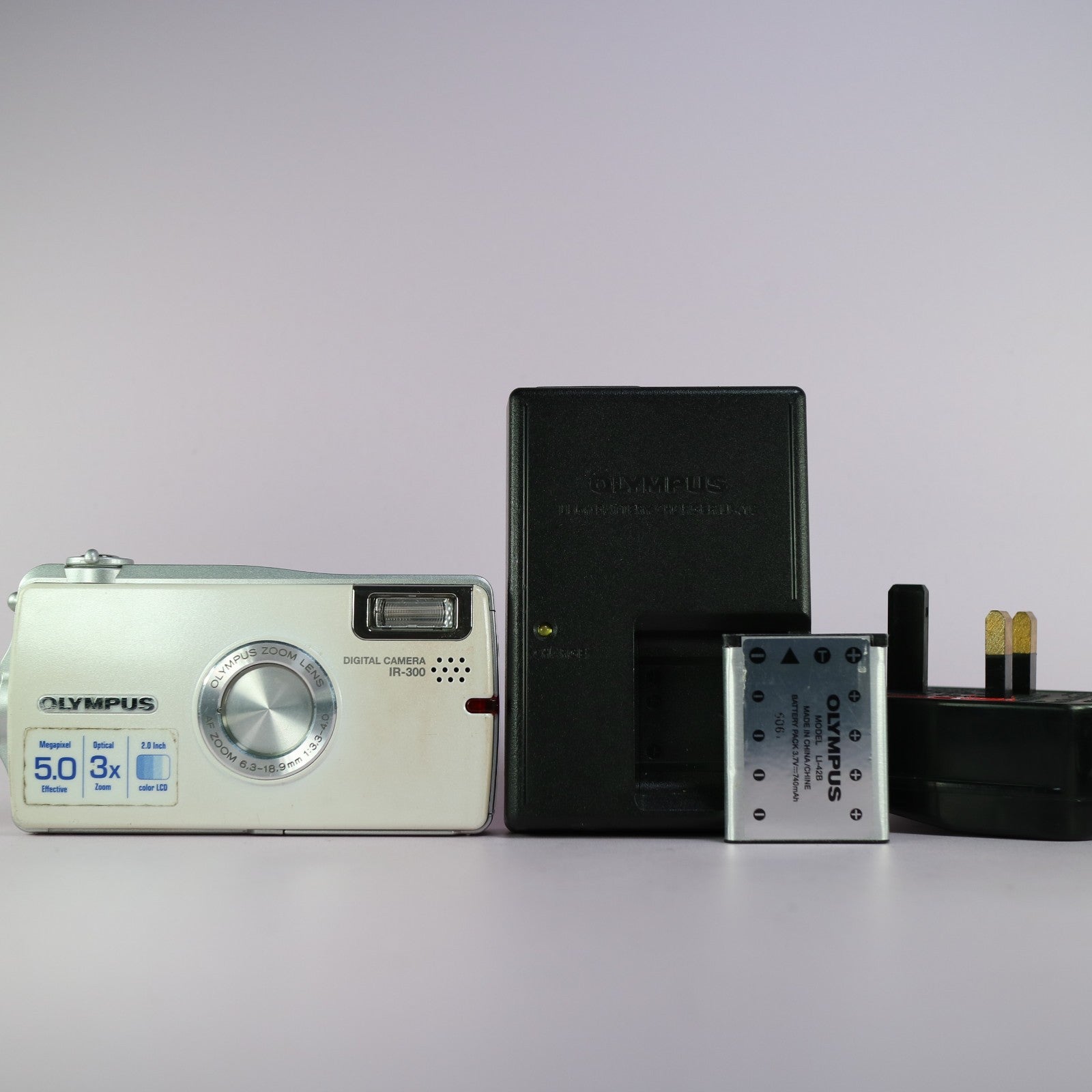 Olympus Digital Camera Camedia IR-300 5.0MP White Tested Full Set