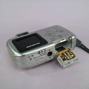 Olympus Camedia C-160 Zoom 2.0MP Compact Digital Camera Silver Tested