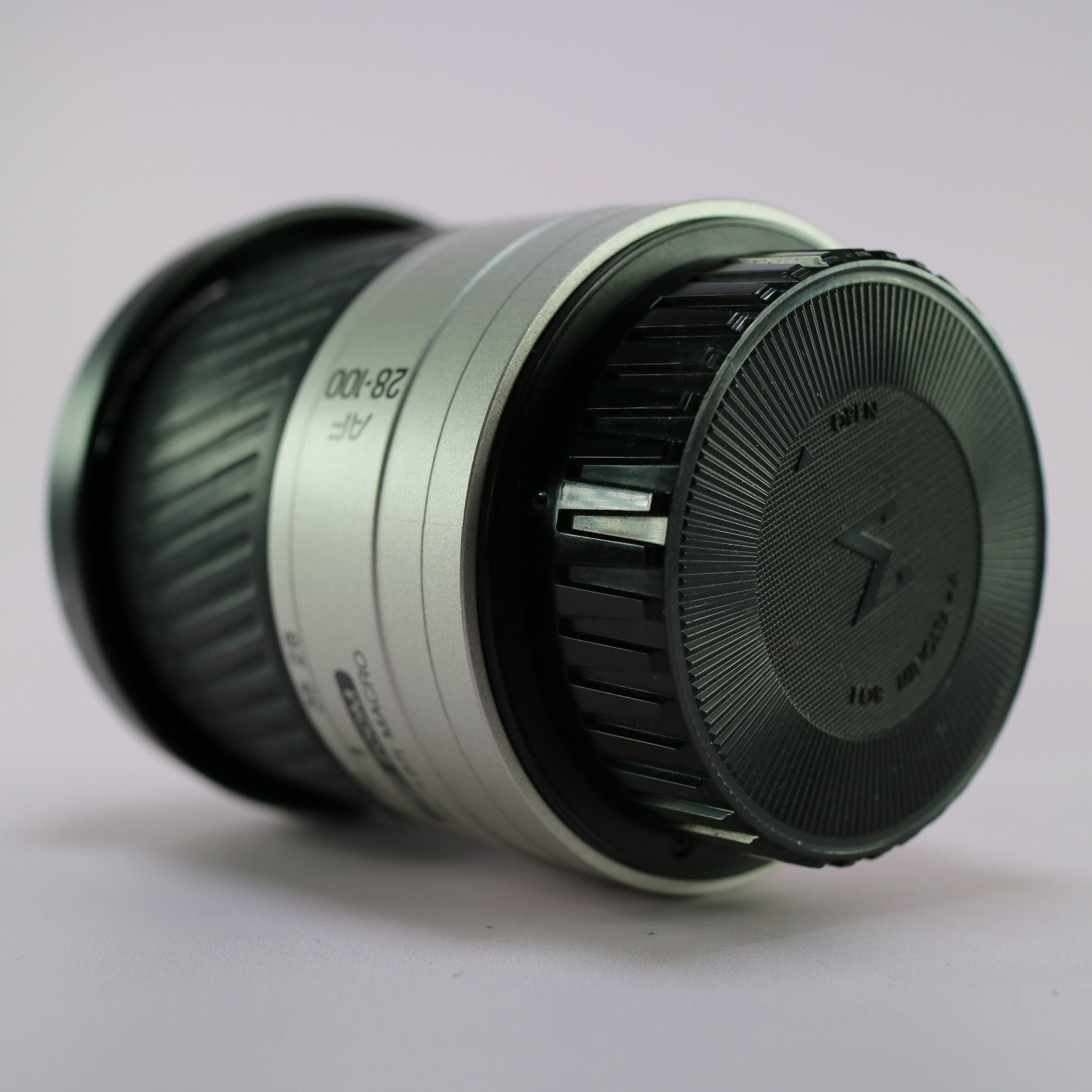 Minolta AF 28-100mm f/3.5-5.6 D Zoom Lens Minolta / Sony Mount w/ Lens Hood