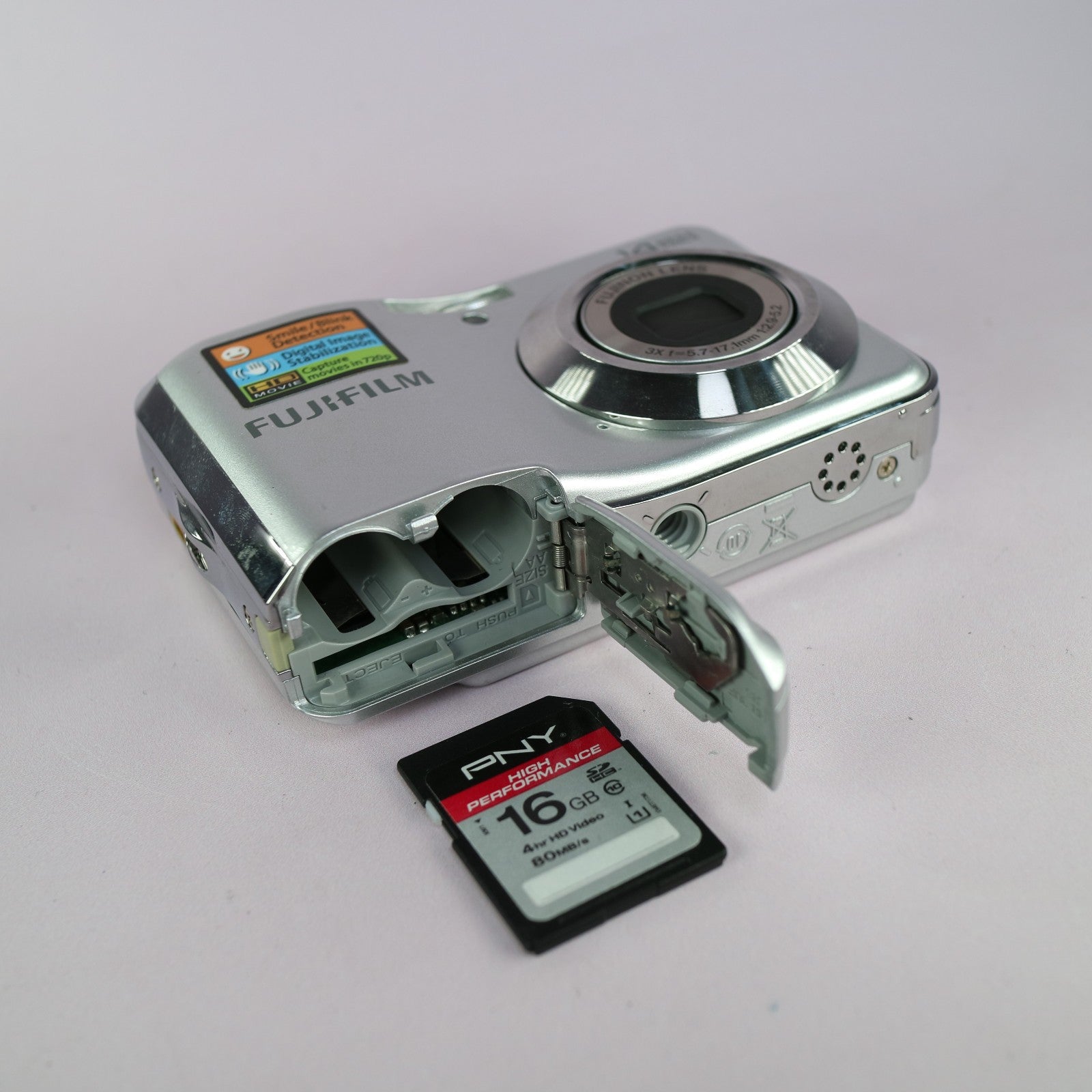 Fujifilm Digital Camera FinePix AV200 14.0MP Silver Tested