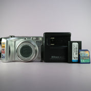 Nikon Digital Camera Coolpix 4800 ED 4.0MP Silver Tested Full Working Set