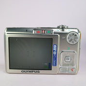 Olympus Digital Camera Stylus C-520 8.0MP Silver Tested Full Set