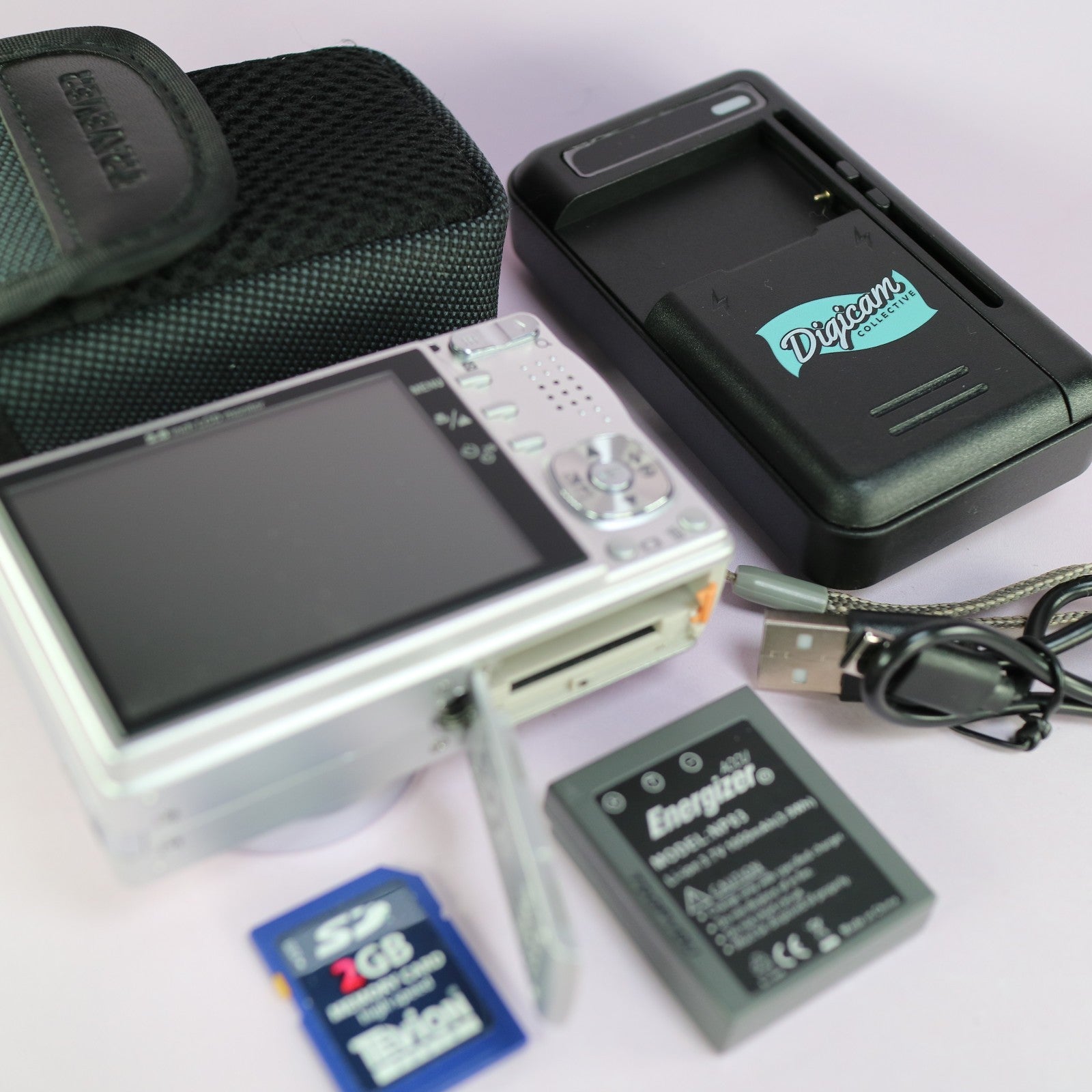 Traveler Digital Camera DC-XZ6 10.1MP Silver Tested