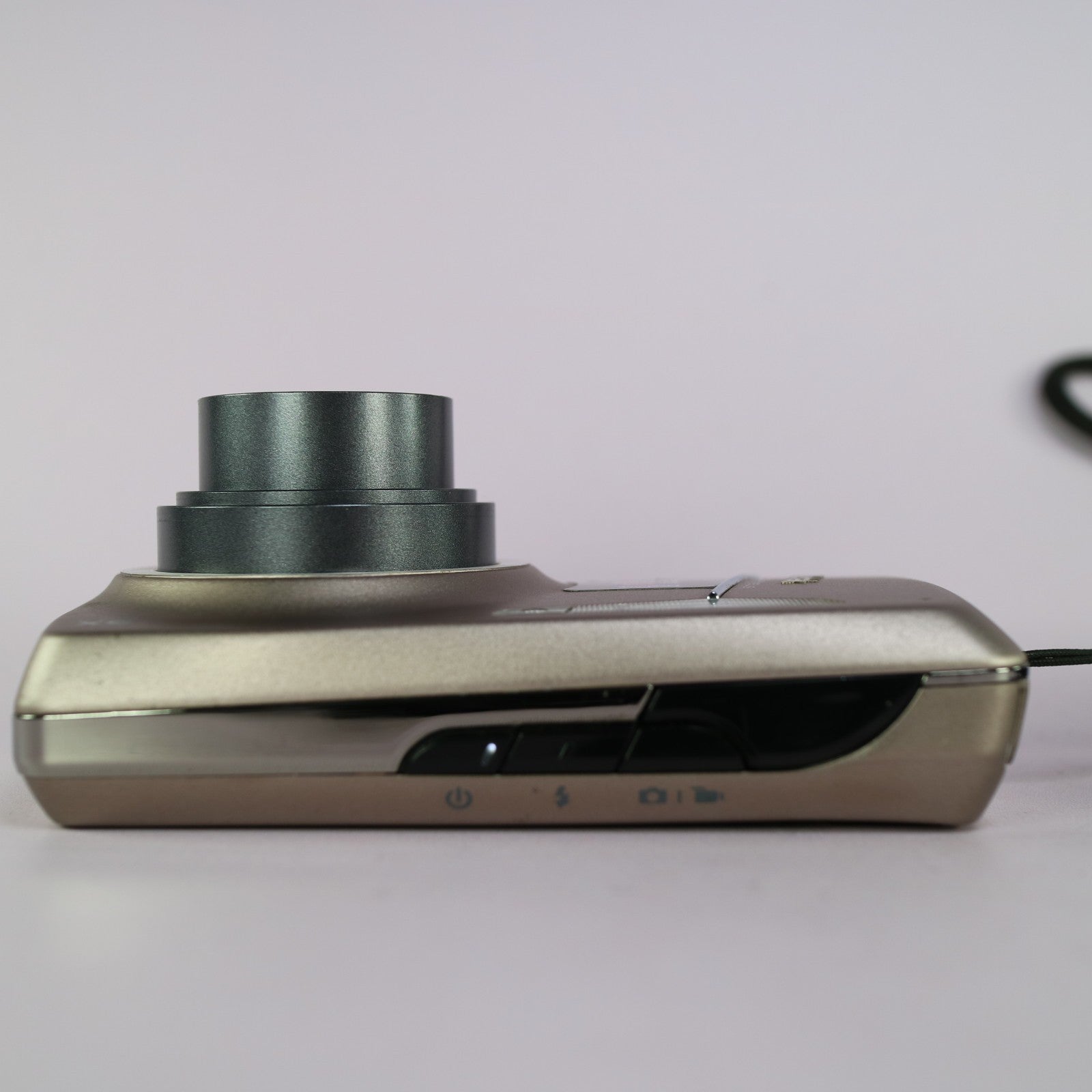 Kodak Digital Camera EasyShare M550 12.0MP Silver Tested Full Working Set