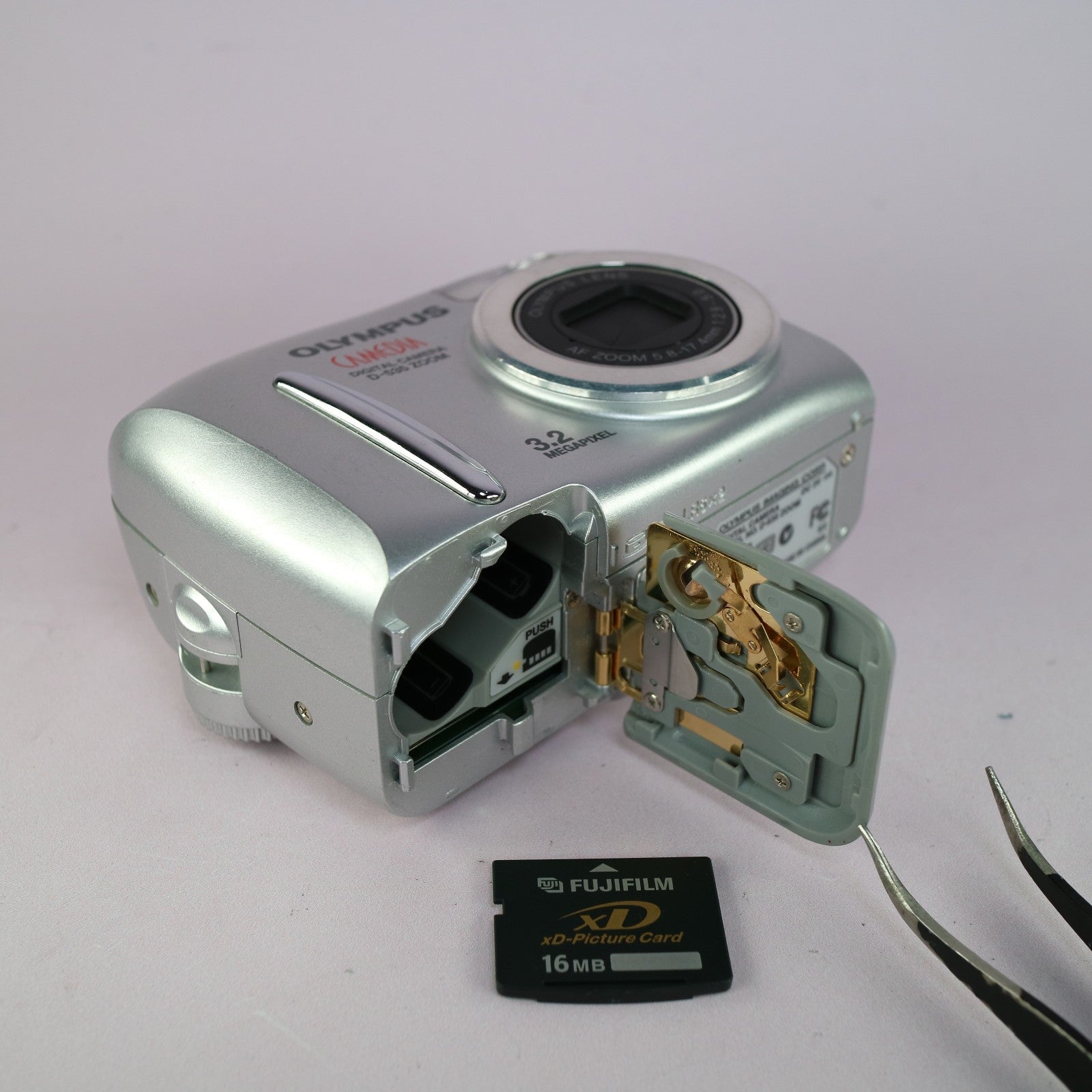 Olympus Digital Camera Camedia D-535 Zoom 3.2MP Silver Tested With xD Card
