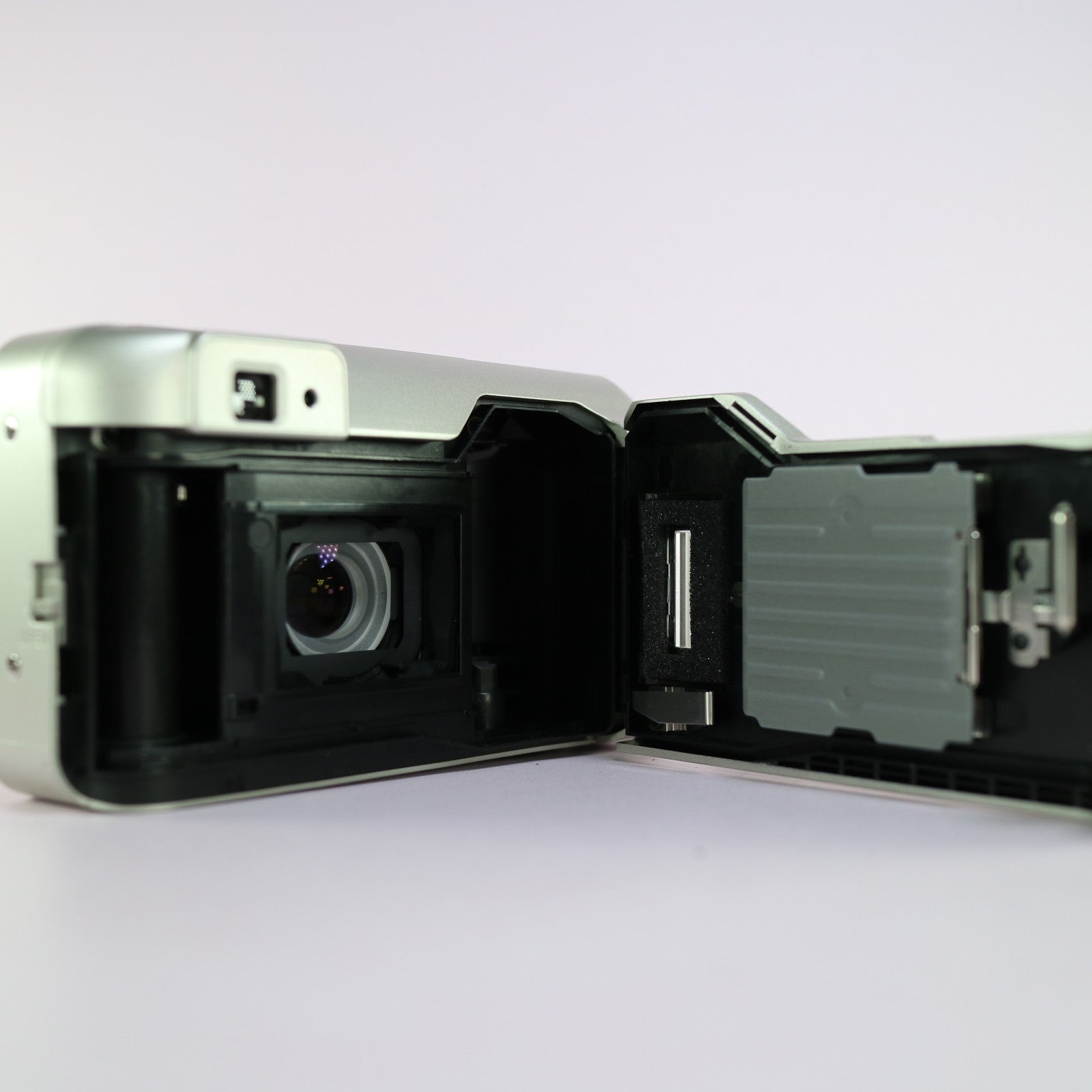 Minolta 110 Zoom 35mm Film Point and Shoot Camera Silver Tested