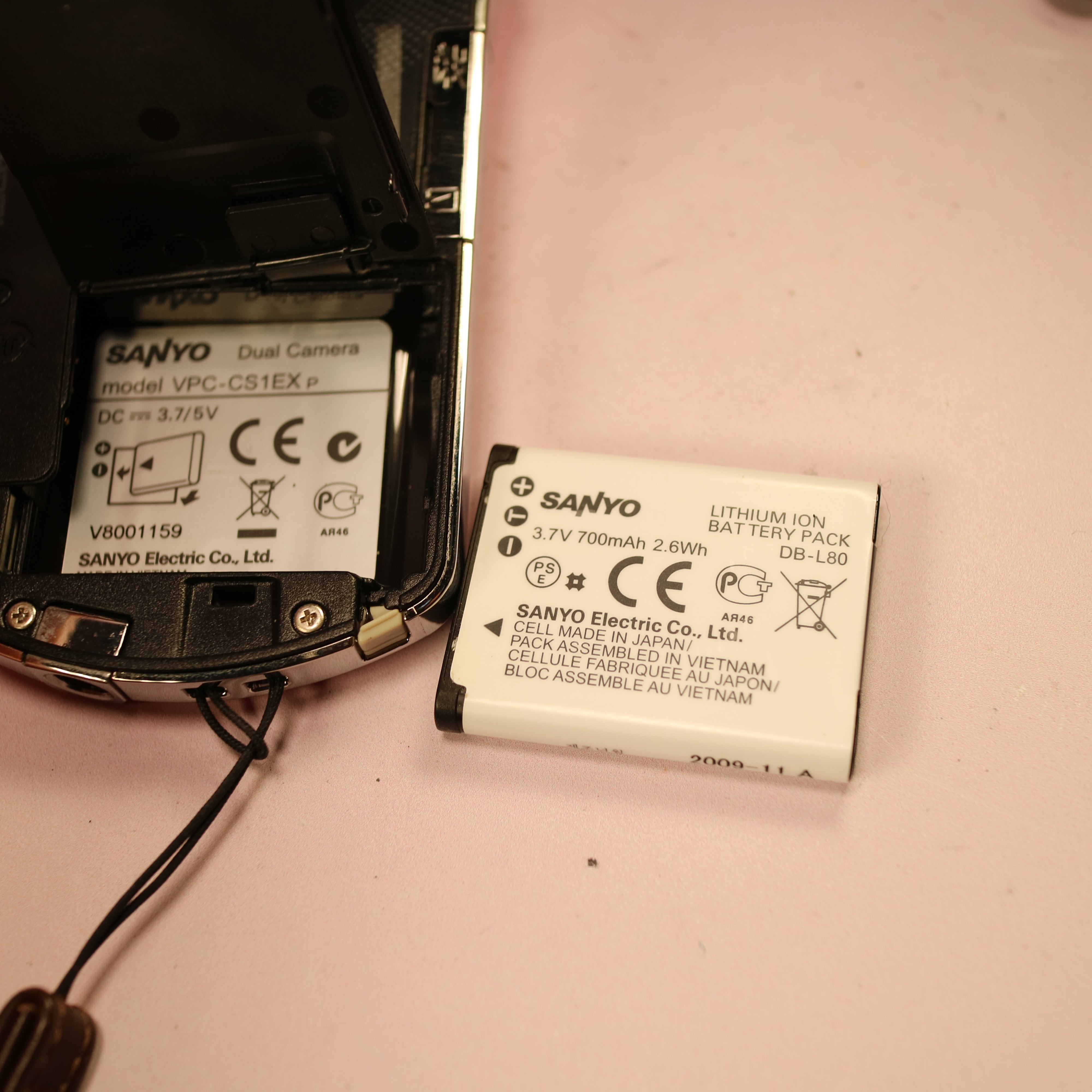 Sanyo Xacti VPC-CS1 HD 8.0MP CMOS FHD Handheld Digital Camcorder