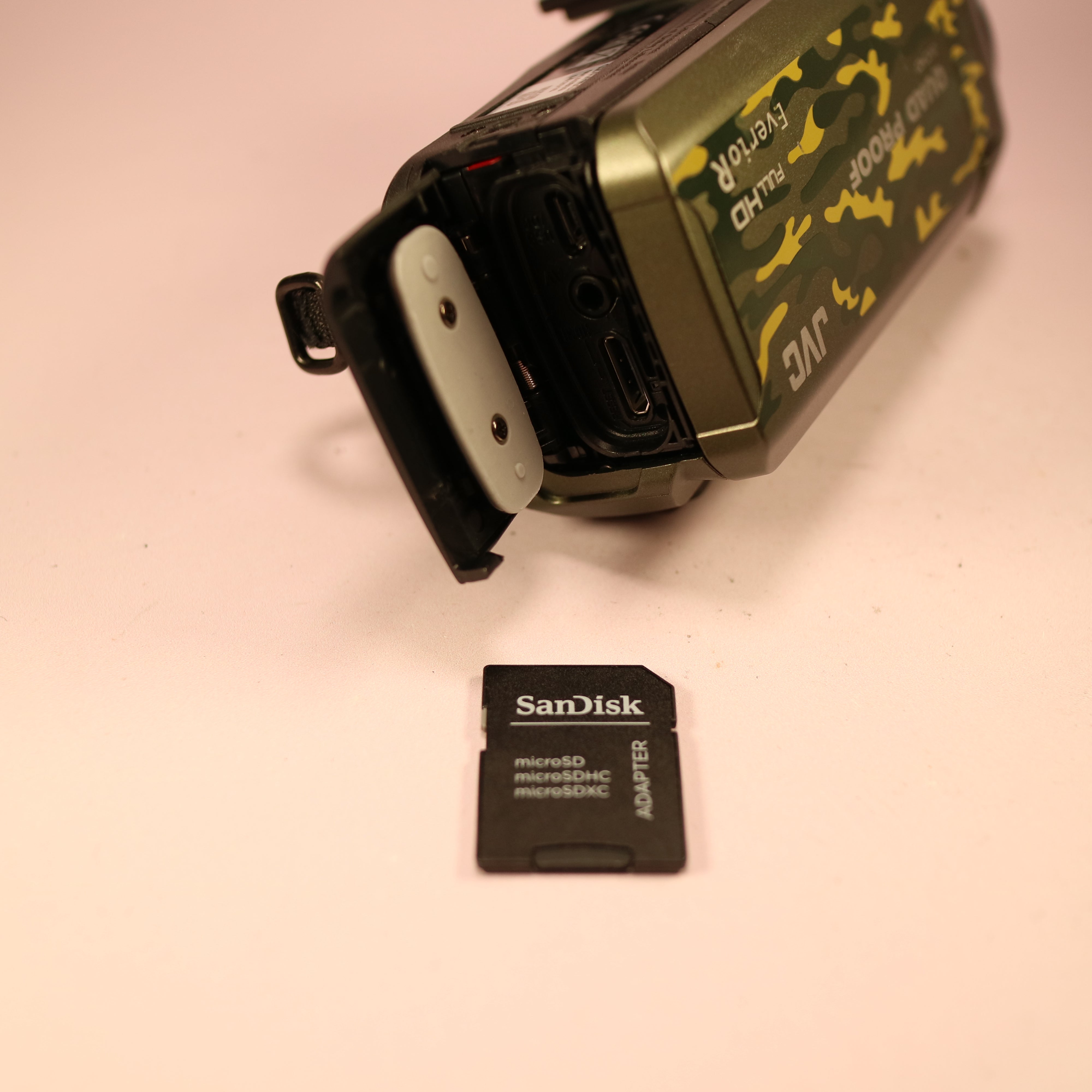 JVC Everio Quad Proof GZ-R415 10.0MP CMOS FHD Underwater Handheld Digital Camcorder