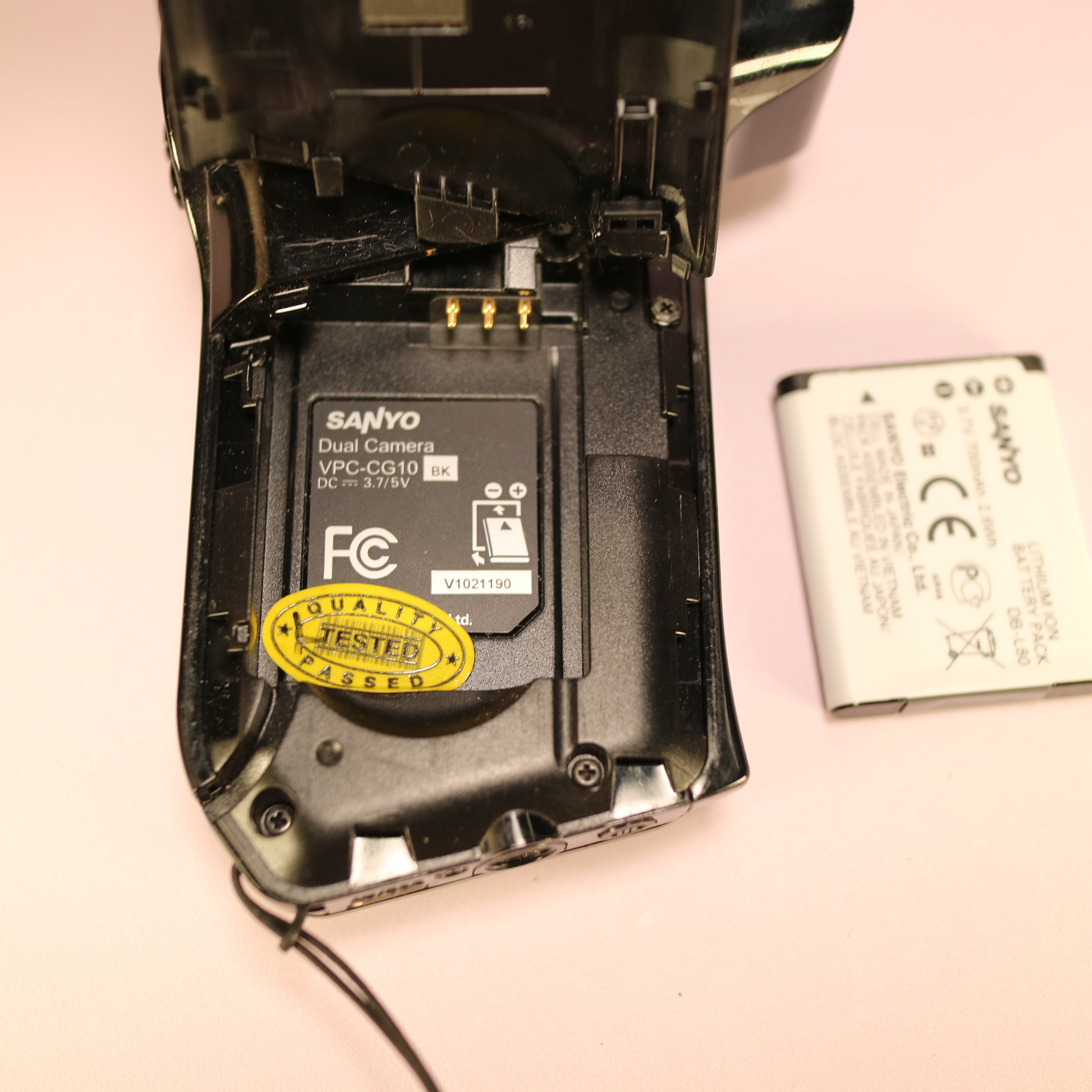 Sanyo Xacti VPC-CG10 10.0MP CMOS FHD Handheld Digital Camcorder