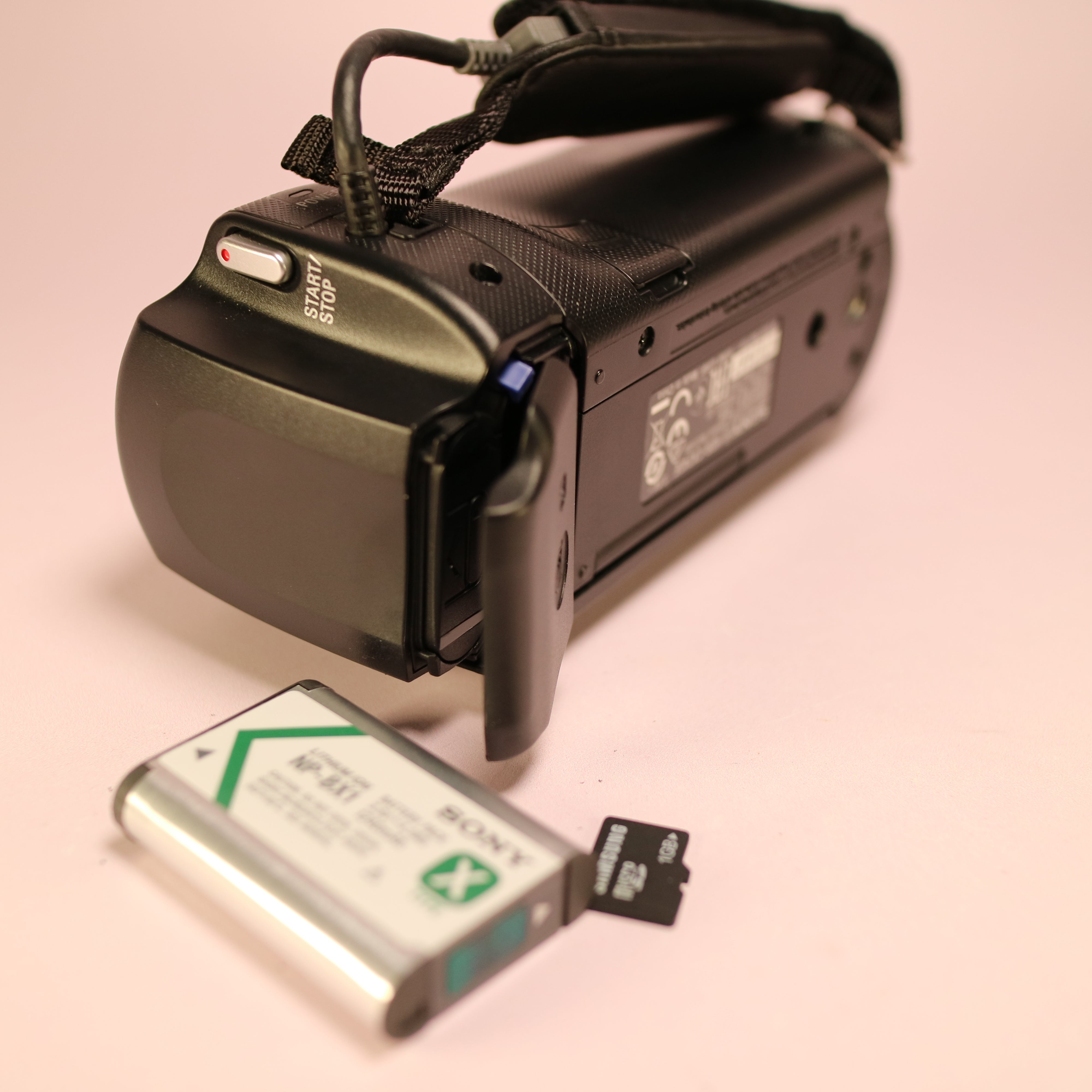 Sony Handycam HDR-CX240E 9.2MP CMOS HD Handheld Digital Camcorder