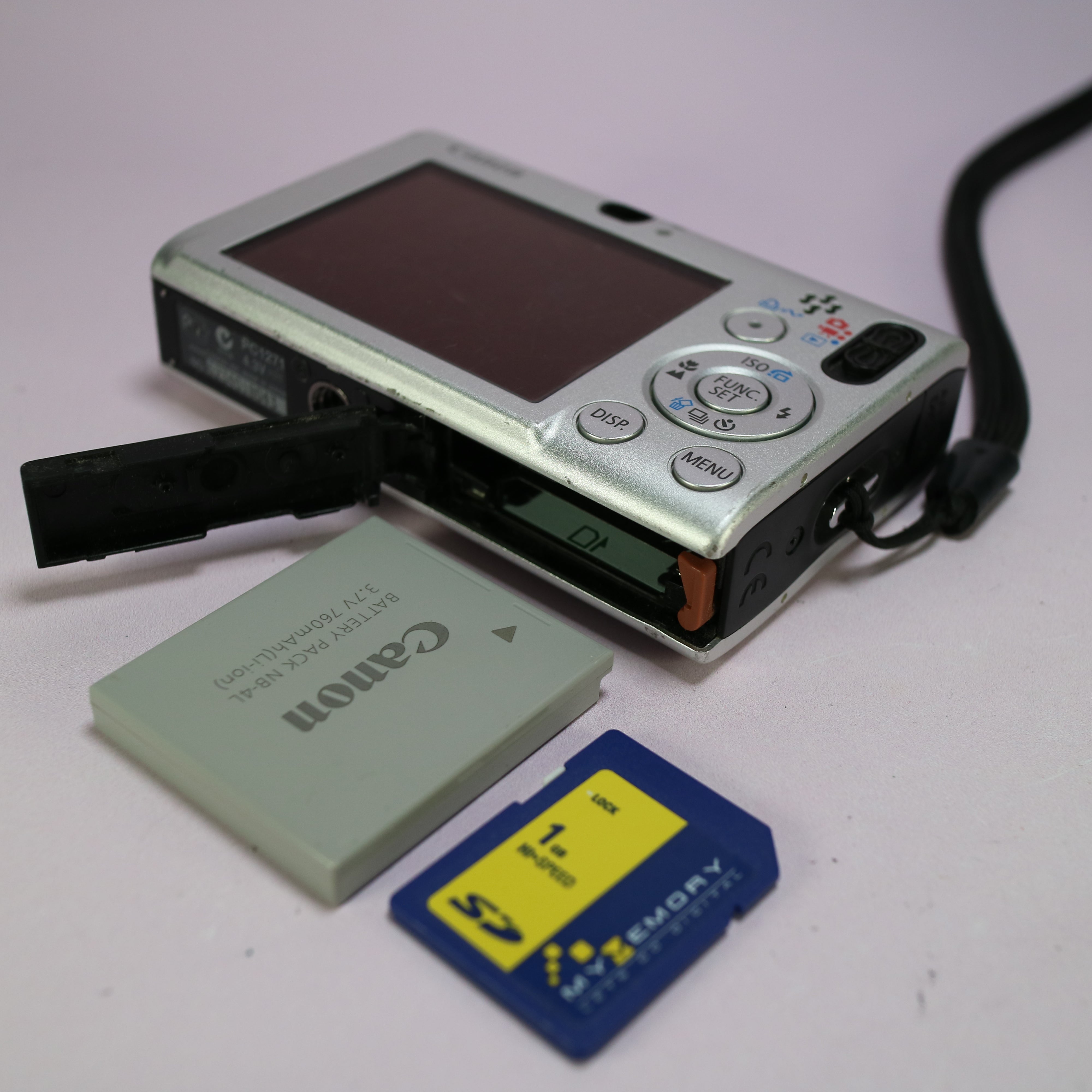 Canon IXUS 80 IS 8.0MP CCD Compact Digital Camera