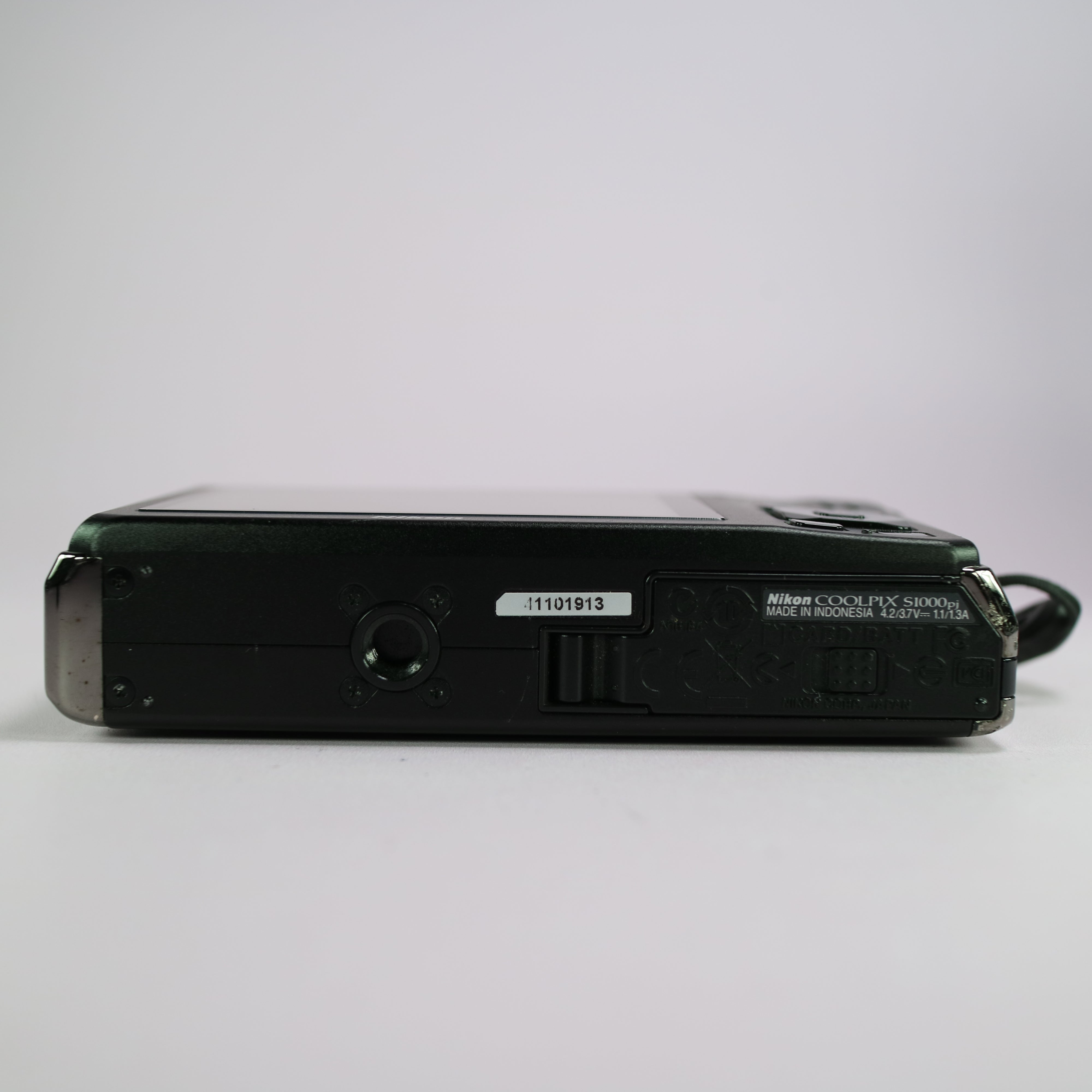 Nikon Coolpix S1000pj 12.1MP CCD Compact Projector Digital Camera