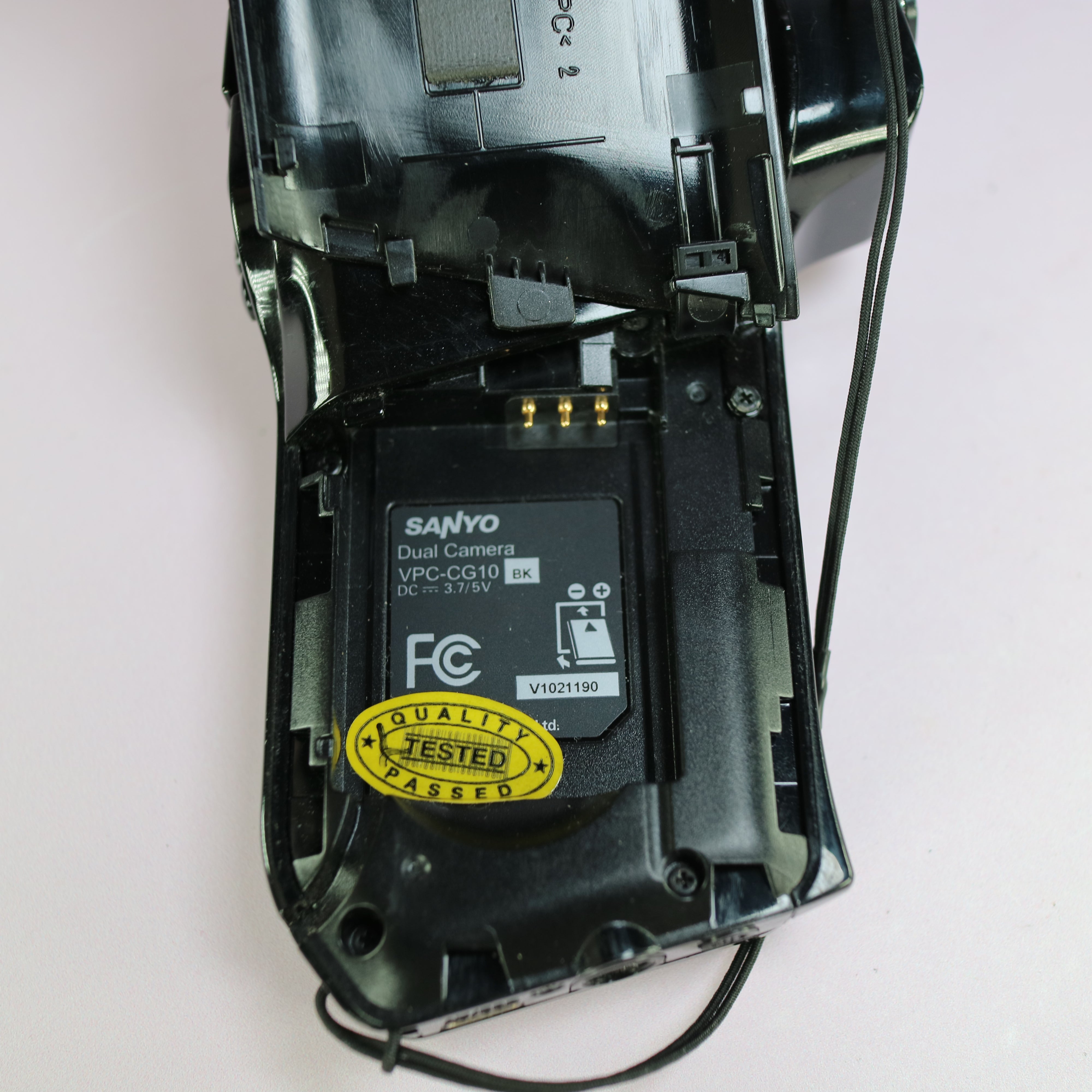 Sanyo Xacti VPC-CG10 10.0MP CMOS FHD Handheld Digital Camcorder